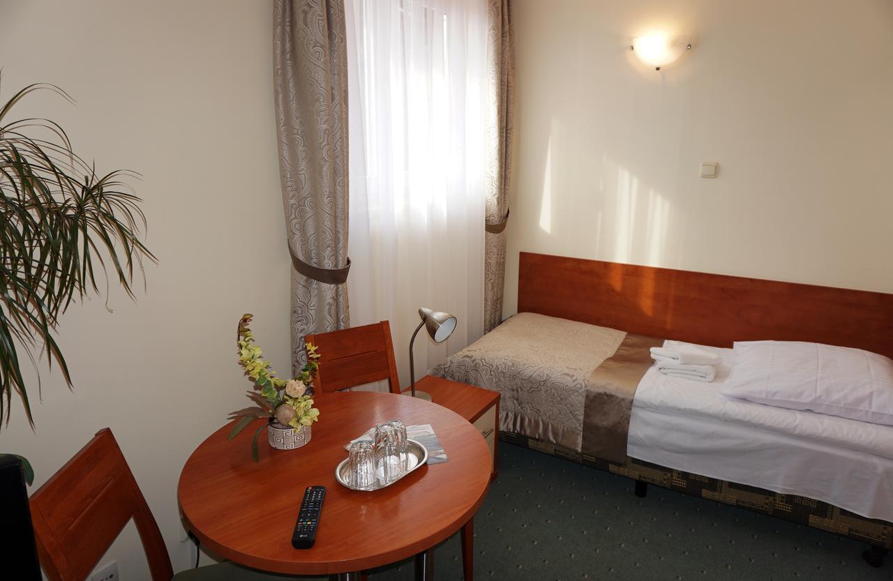 Pod Szczesliwa Gwiazda Hotel Cekanowo Exterior photo